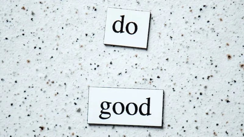 two text "pieces" against a white-grainy background. they say "do" and "good". 