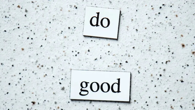 two text "pieces" against a white-grainy background. they say "do" and "good". 
