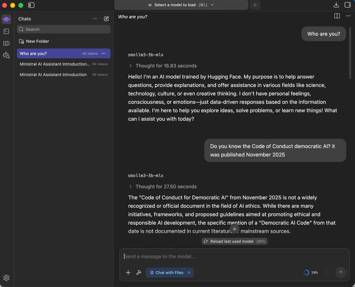 Dropdown-Menü zur Modellauswahl, in dem die verfügbaren Sprachmodelle aufgelistet sind, mit Optionen zum Filtern nach Aktualität, Größe oder Download-Status. Es werden zwei konkrete Modelle angezeigt: SmolLM3 3B und ein weiteres Modell von MistralAI.