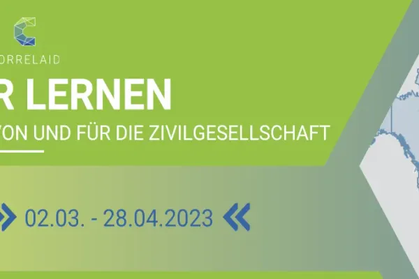 Eine Slide die sagt "R Lernen von und für die Zivilgesellschaft" und "02.03. - 28.04.2023". Der Hintergrund ist grün. Rechts sieht man einen kleinen Ausschnitt einer interaktiven Karte. Oben links ist das CorrelAid Logo