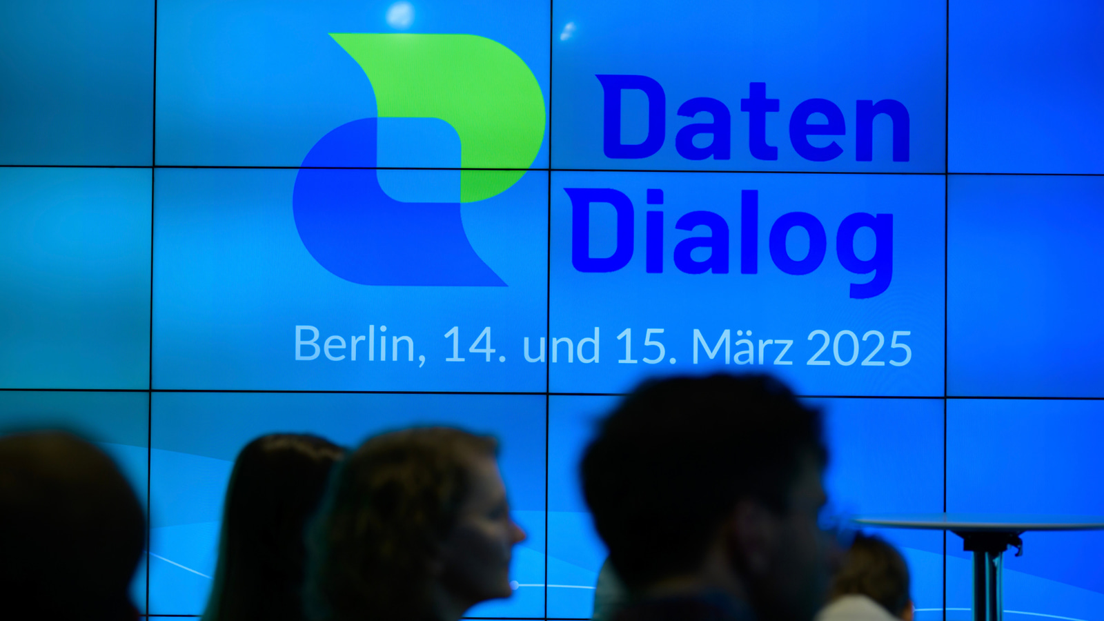 A group photo of the attendees of the Datendialog